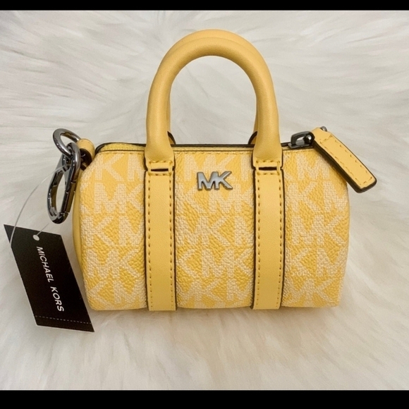 🔹️ MICHAEL KORS 🔹️yellow MICRO DUFFLE KEYFOB BAG 4.5 x 3 ✨️💛 - Picture 1 of 5